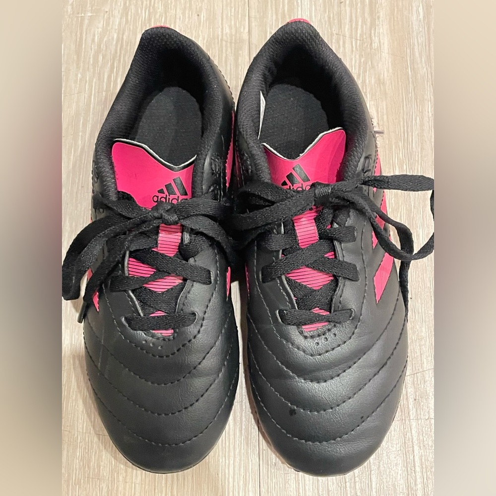 Girl’s cleats size 13k